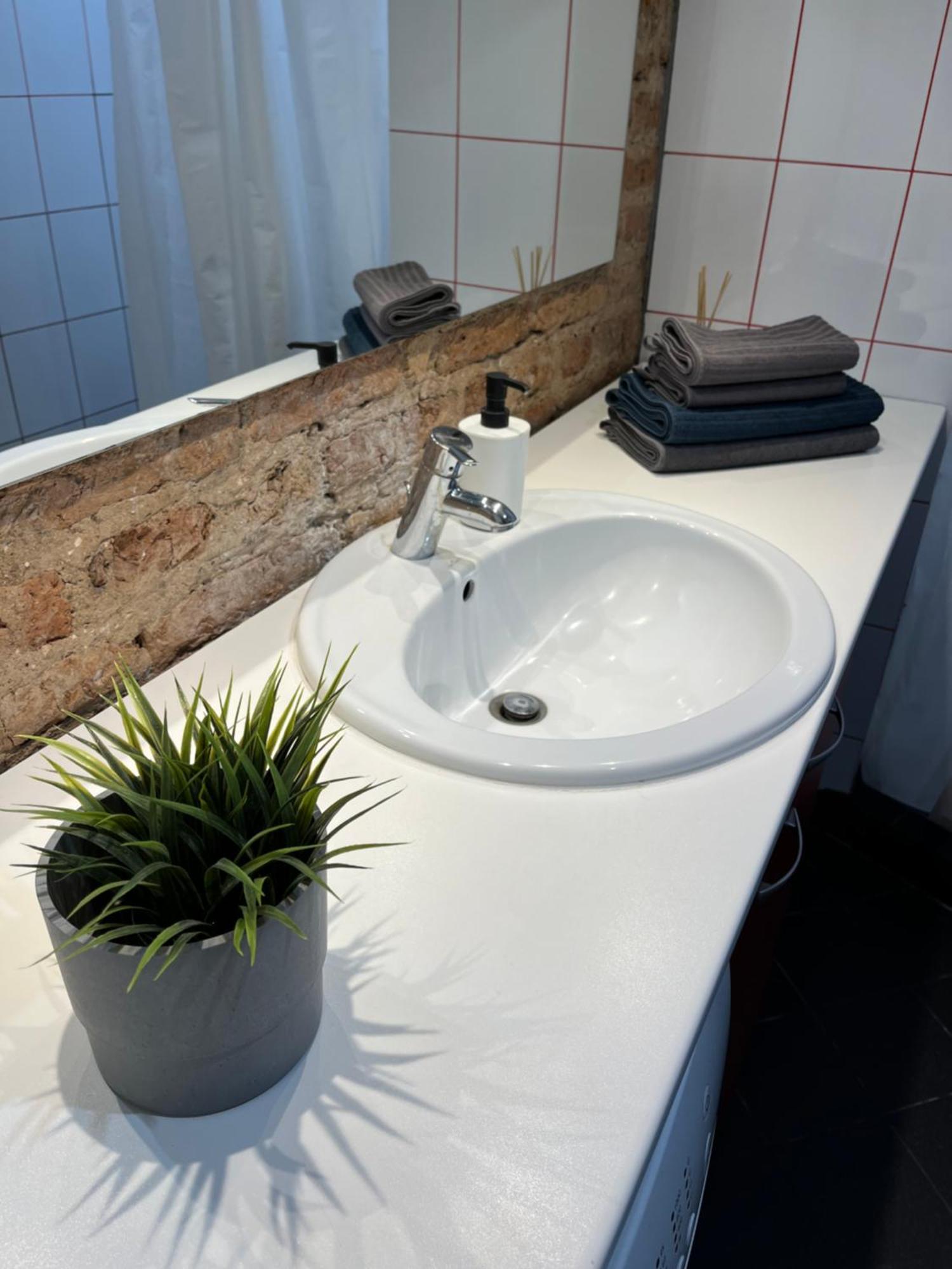 Old Studio Apartment Vilnius Kültér fotó